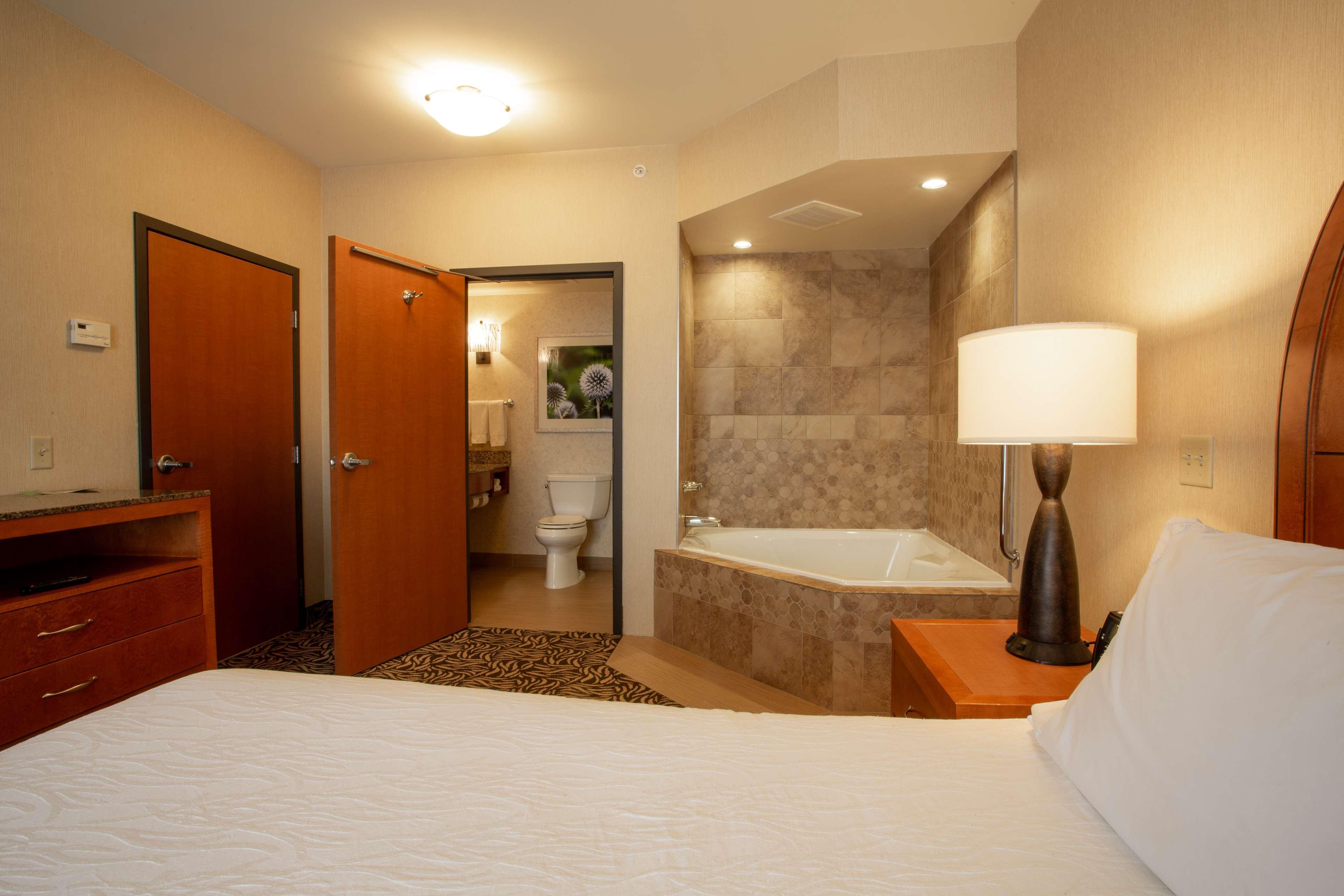 Hilton Garden Inn Cedar Falls Conference Center Esterno foto