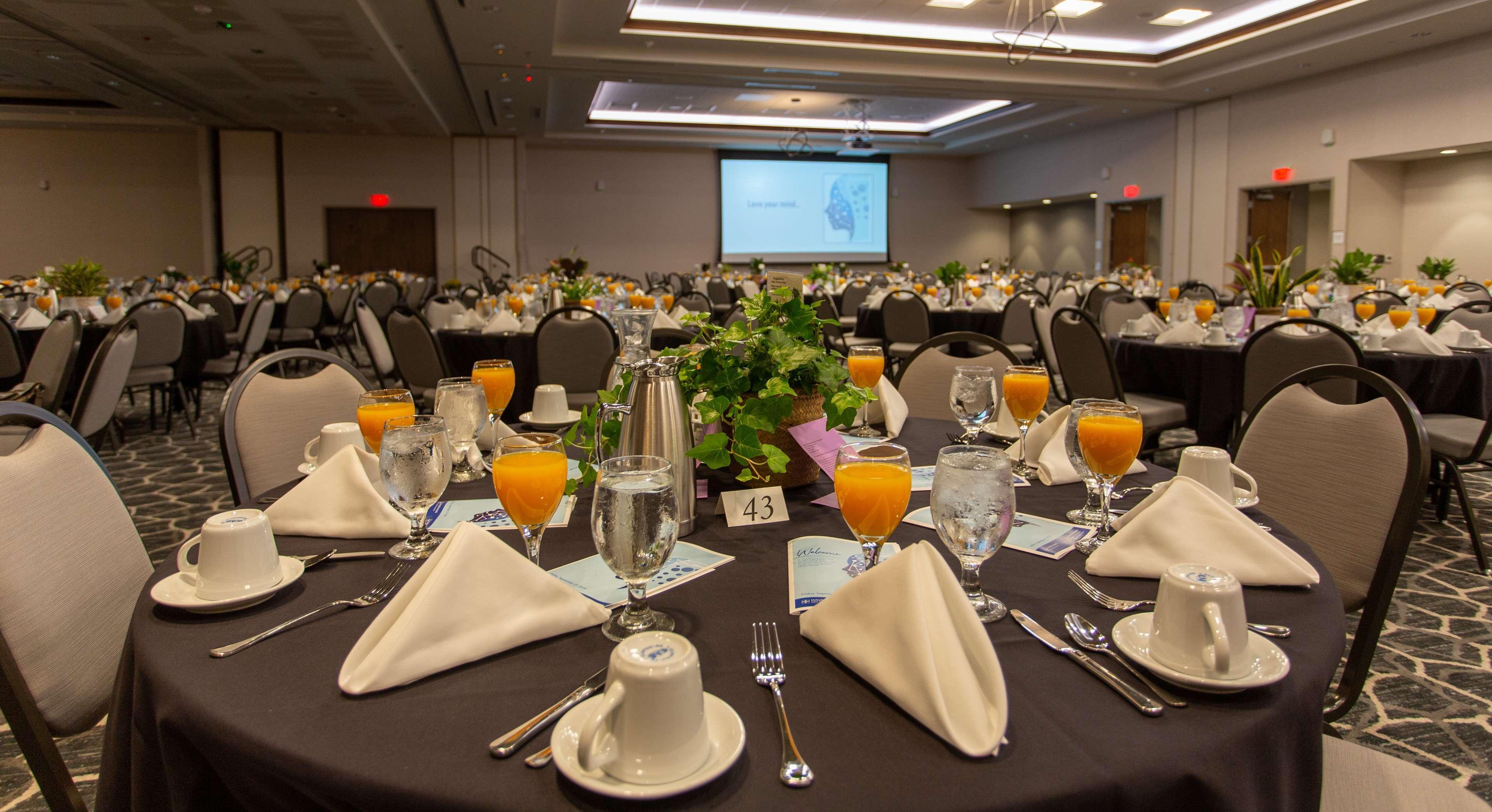 Hilton Garden Inn Cedar Falls Conference Center Esterno foto