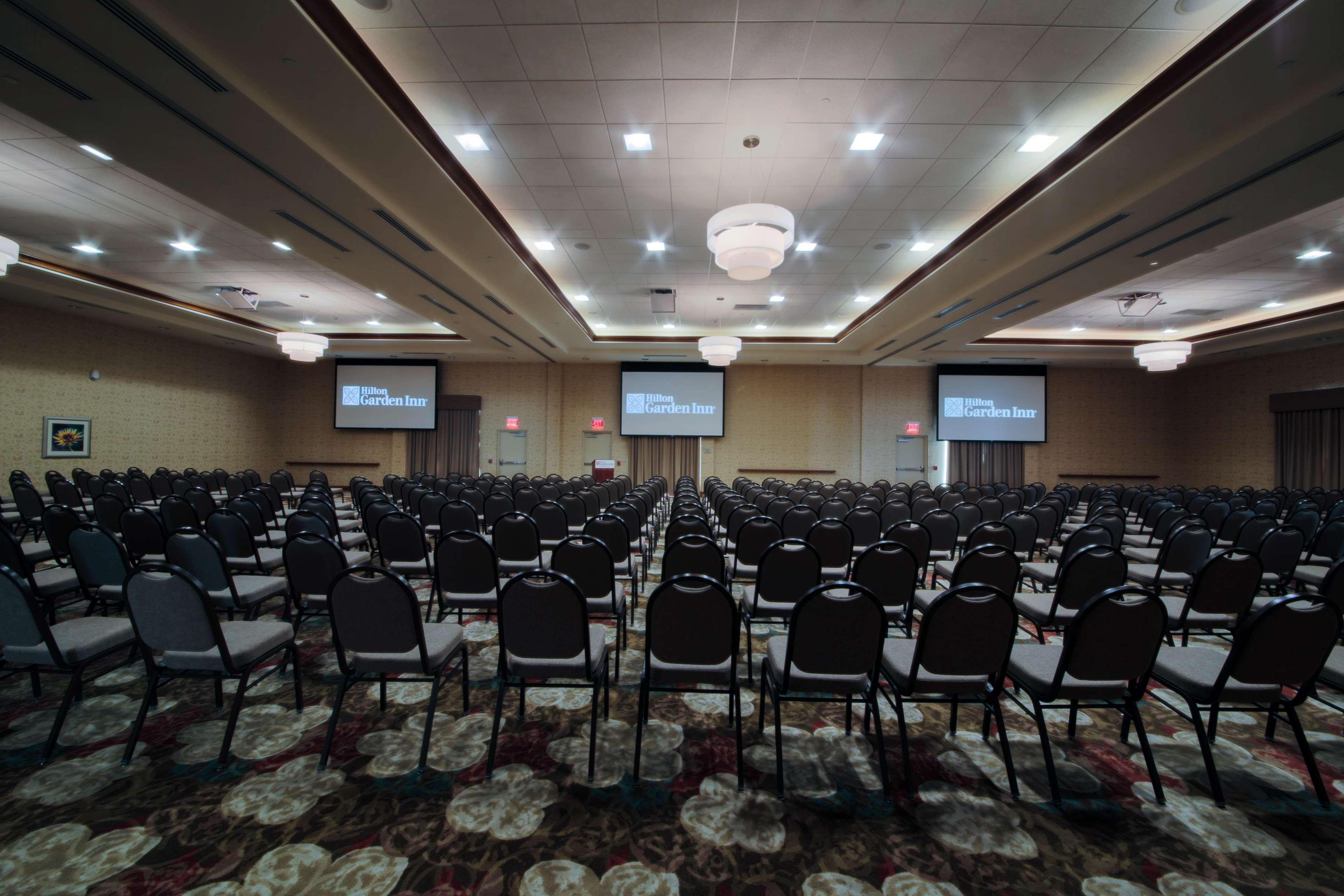 Hilton Garden Inn Cedar Falls Conference Center Esterno foto