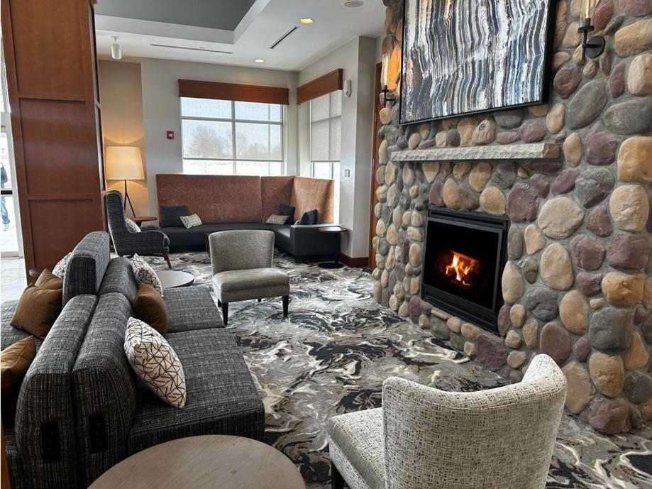 Hilton Garden Inn Cedar Falls Conference Center Esterno foto