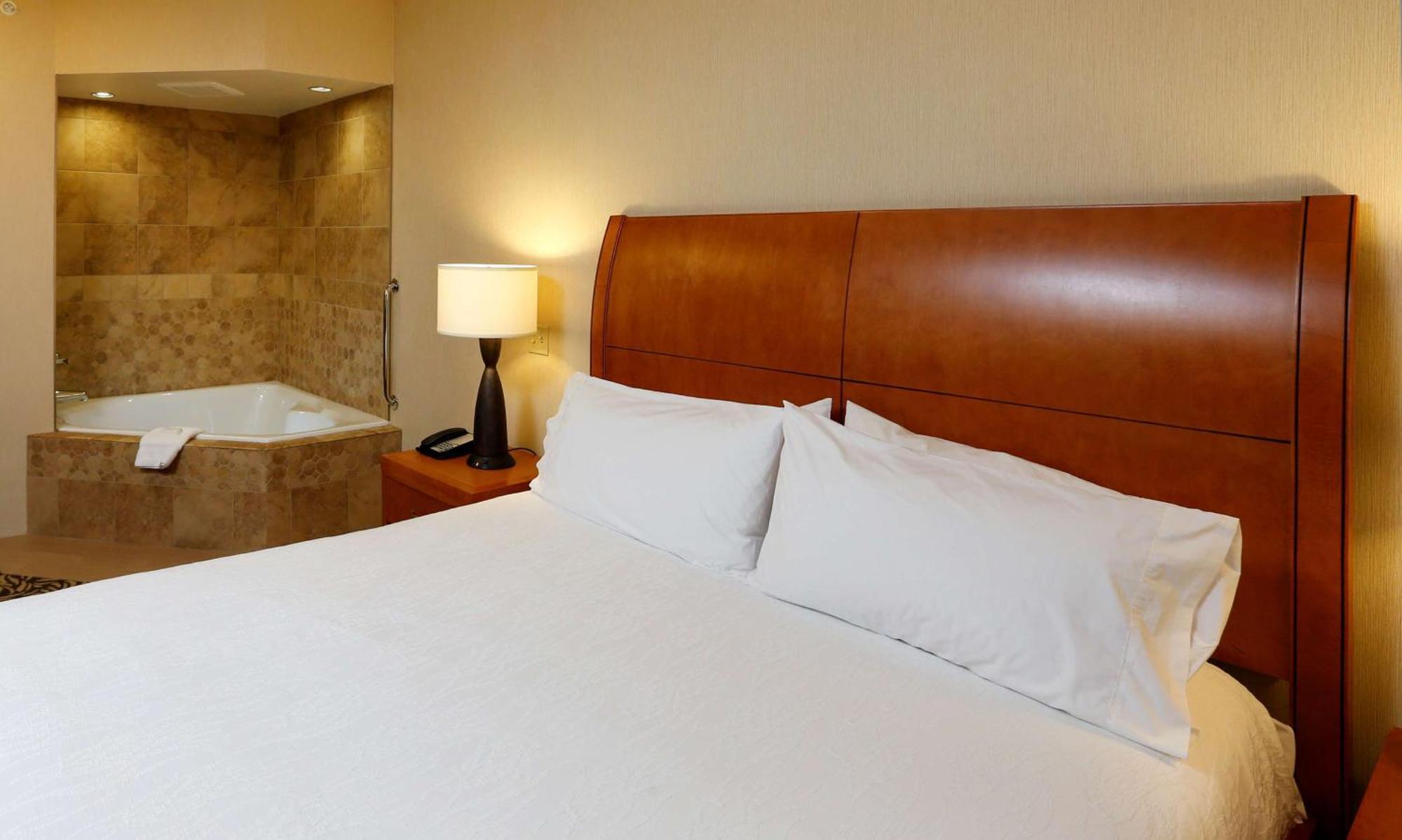 Hilton Garden Inn Cedar Falls Conference Center Esterno foto