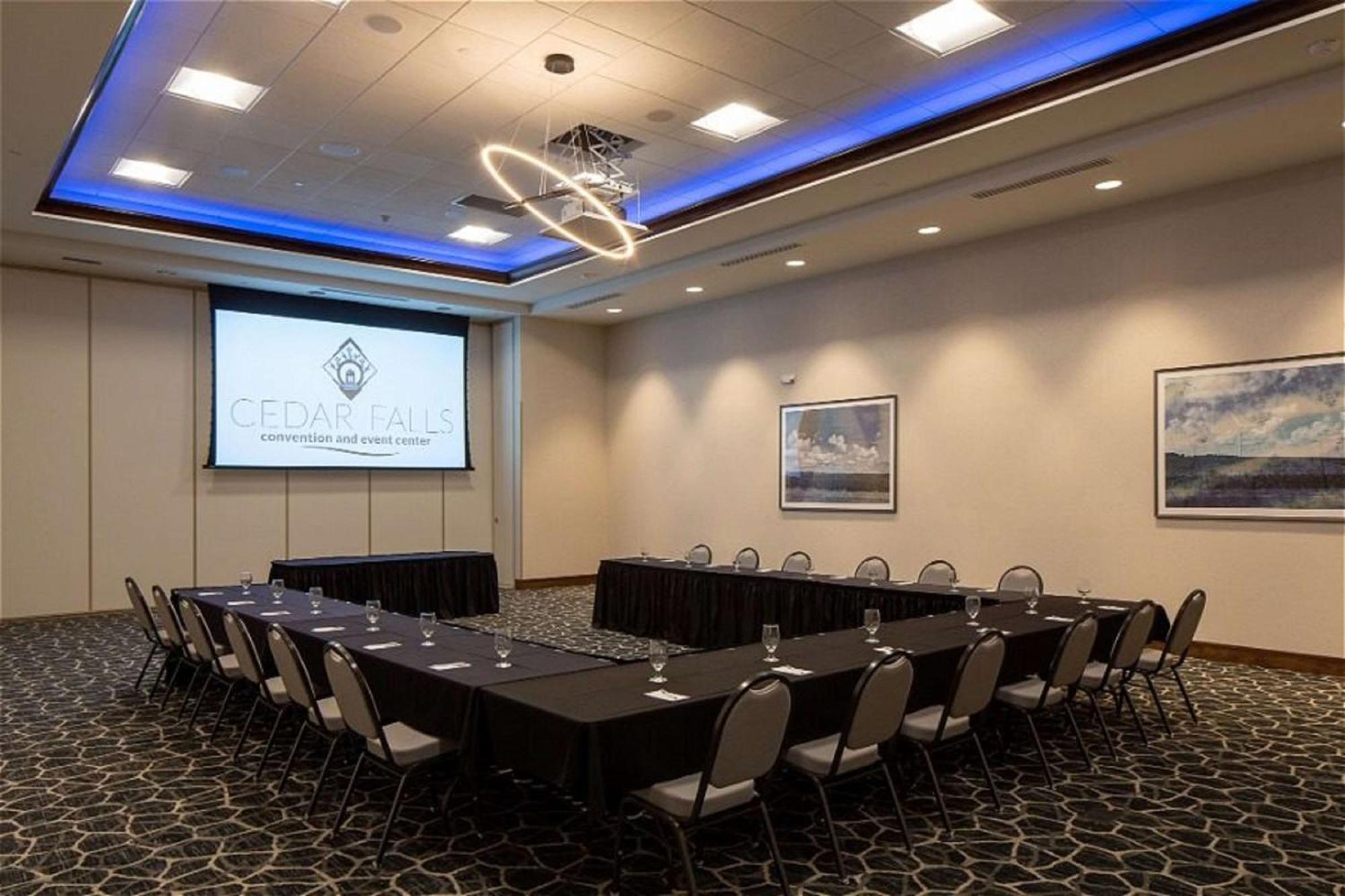 Hilton Garden Inn Cedar Falls Conference Center Esterno foto