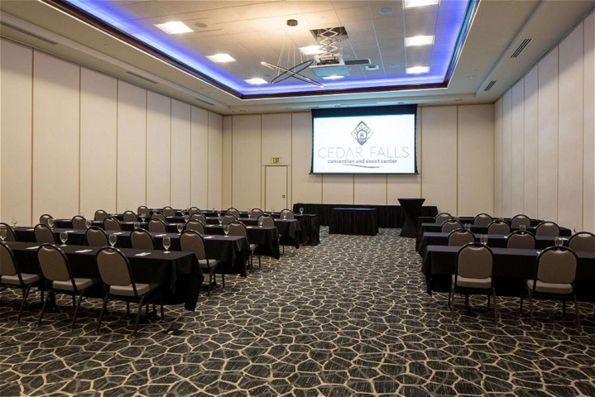 Hilton Garden Inn Cedar Falls Conference Center Esterno foto