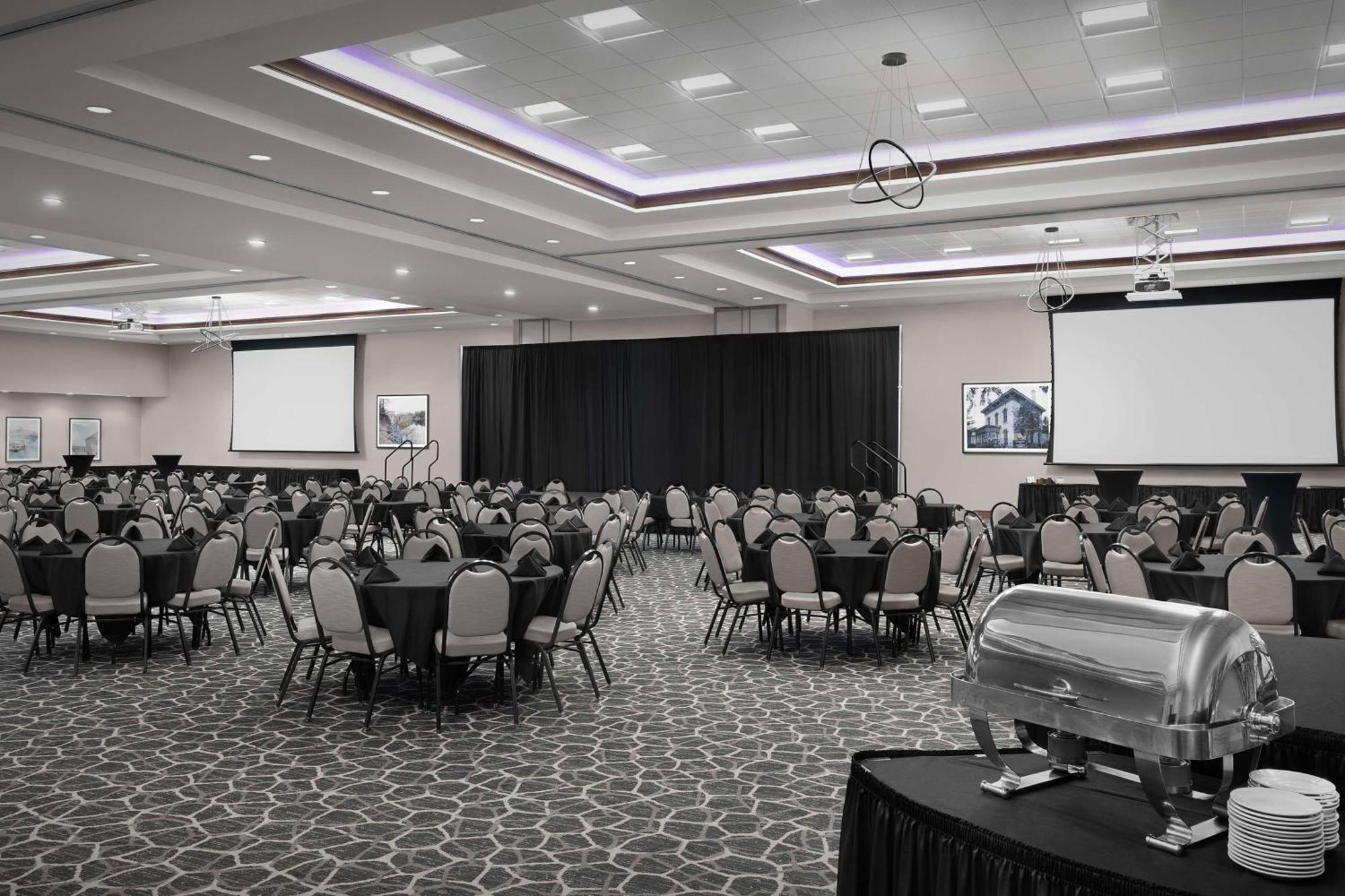 Hilton Garden Inn Cedar Falls Conference Center Esterno foto