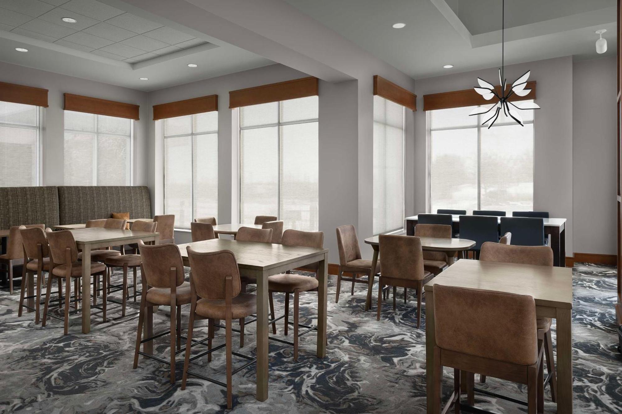 Hilton Garden Inn Cedar Falls Conference Center Esterno foto